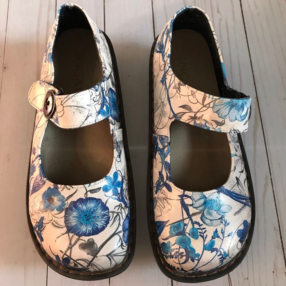 Ingaro womens blue floral shoes size 7.5 slip resistant comfort Mary Janes